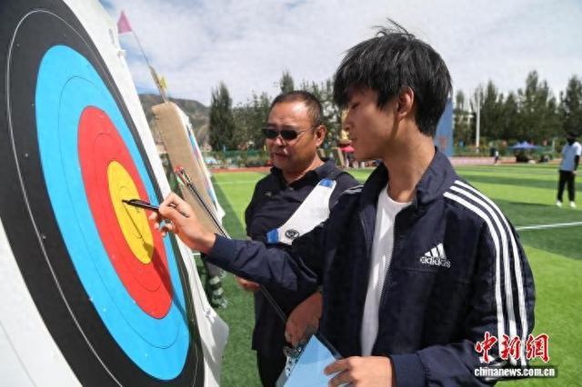 登录入口-青海同仁：民族式射箭比赛开赛