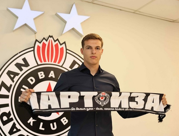 PG模拟器-意天空:米兰报价450万欧求购安德烈·科斯蒂奇,对方要价1200万